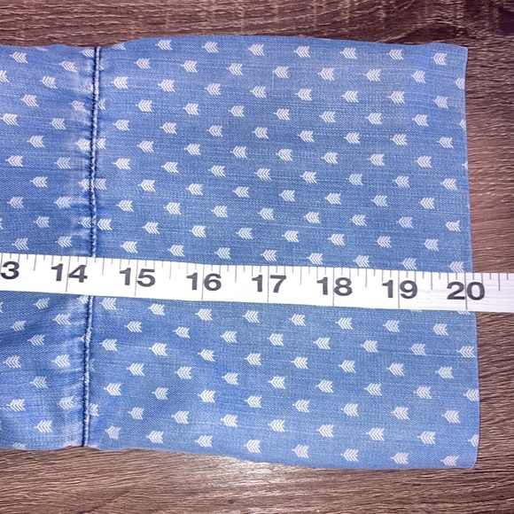 EUC Velvet Heart Chambray Button-Up Shirt W/ Arrow Prints Size Large - Picture 5 of 8